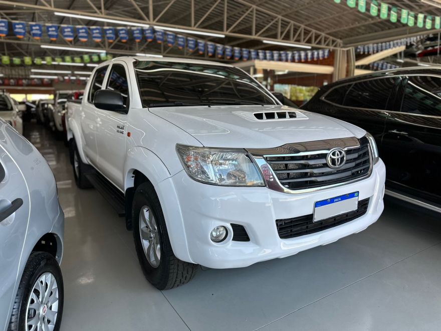 TOYOTA HILUX 3.0 SR DIESEL 4X4 AUTOMATICA