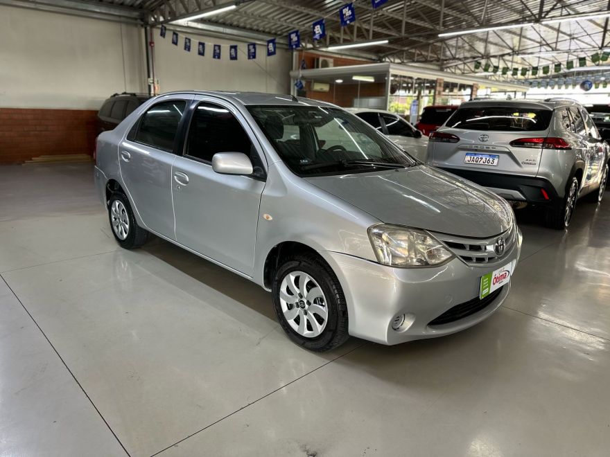 TOYOTA ETIOS XS SEDAN 1.5