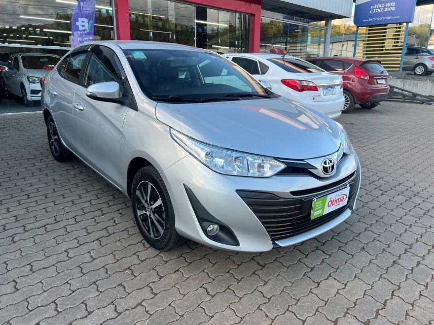YARIS SEDAN 1.5 AUTOMATICO 2019