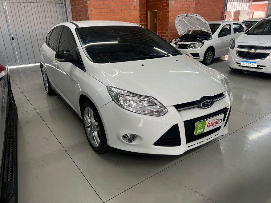 FOCUS SE HATCH 2015 AUTOMÁTICO