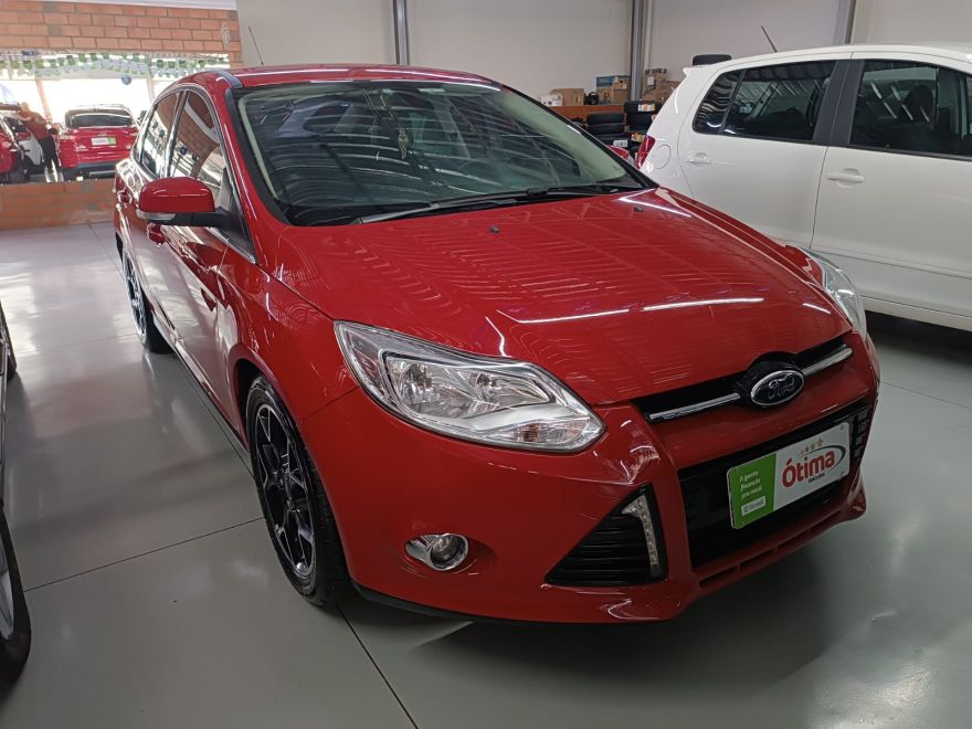 FORD FOCUS SEDAN TITANIUM
