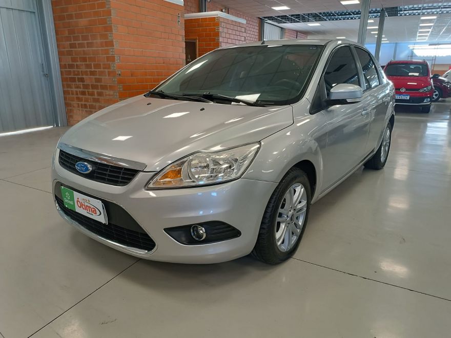 FORD FOCUS SEDAN 1.6