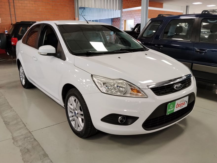 FORD FOCUS SEDAN 2.0