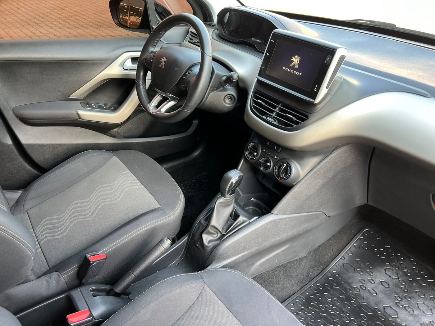 PEUGEOT 2008 ALLURE AUTOMÁTICO 2019 - Foto 5