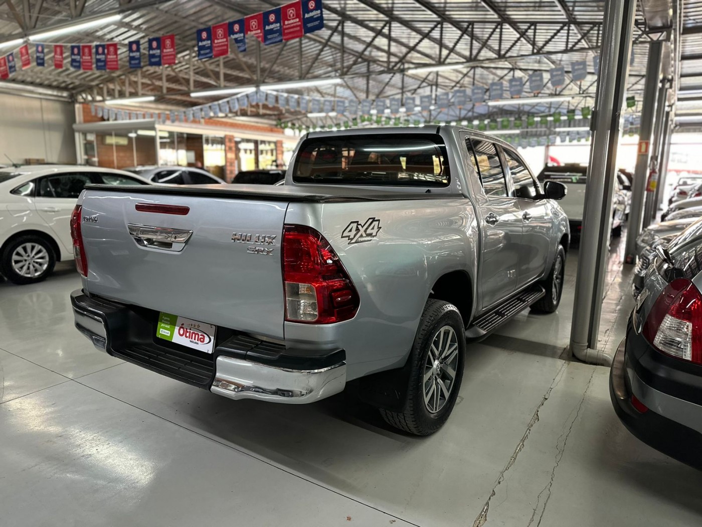 TOYOTA HILUX SRX 2.8 4X4 DIESEL AT - Foto 7