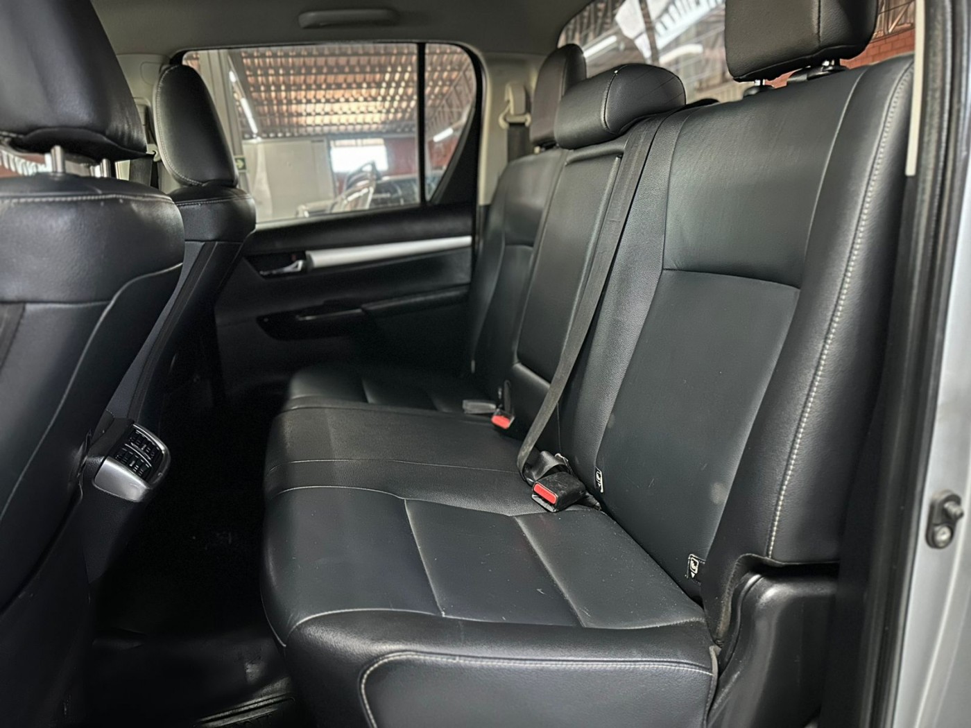 TOYOTA HILUX SRX 2.8 4X4 DIESEL AT - Foto 6