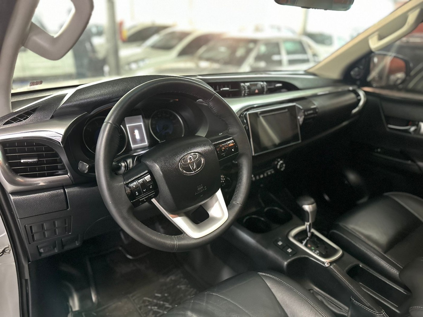 TOYOTA HILUX SRX 2.8 4X4 DIESEL AT - Foto 3