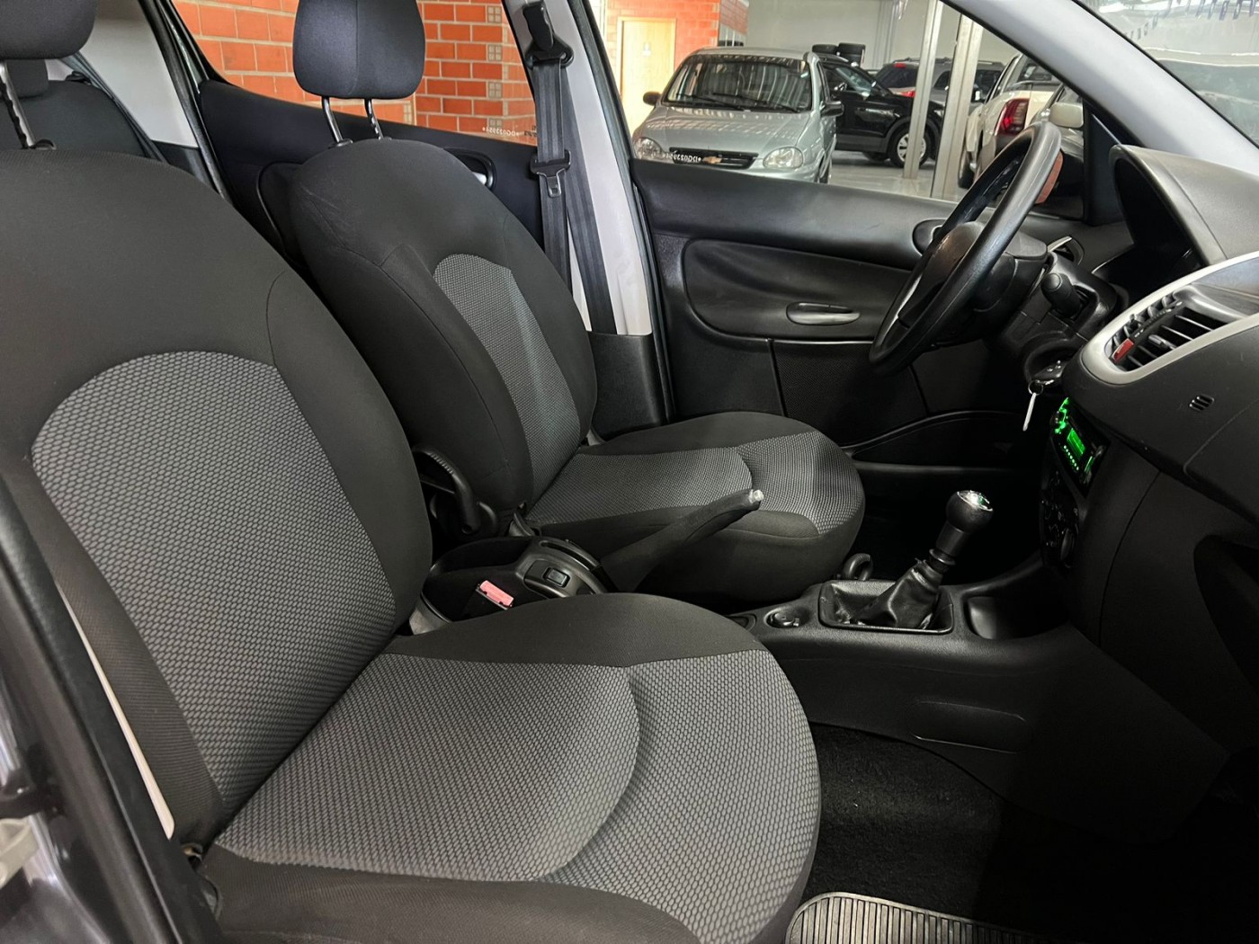 PEUGEOT 207 XR 1.4 2013 - Foto 8
