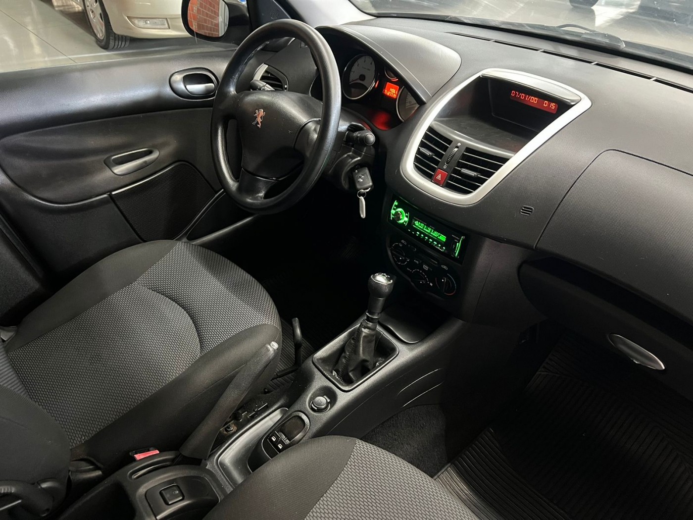 PEUGEOT 207 XR 1.4 2013 - Foto 6