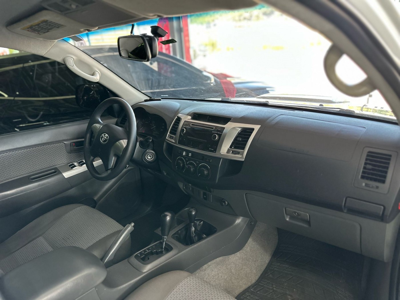 TOYOTA HILUX 3.0 SR DIESEL 4X4 AUTOMATICA - Foto 3