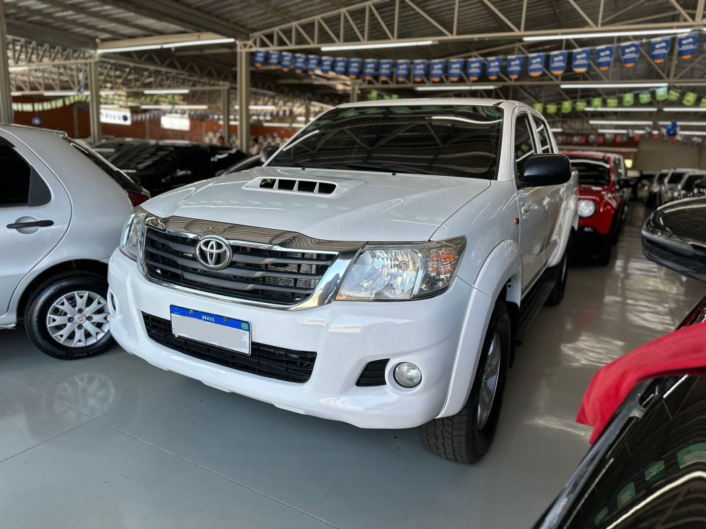 TOYOTA HILUX 3.0 SR DIESEL 4X4 AUTOMATICA - Foto 2