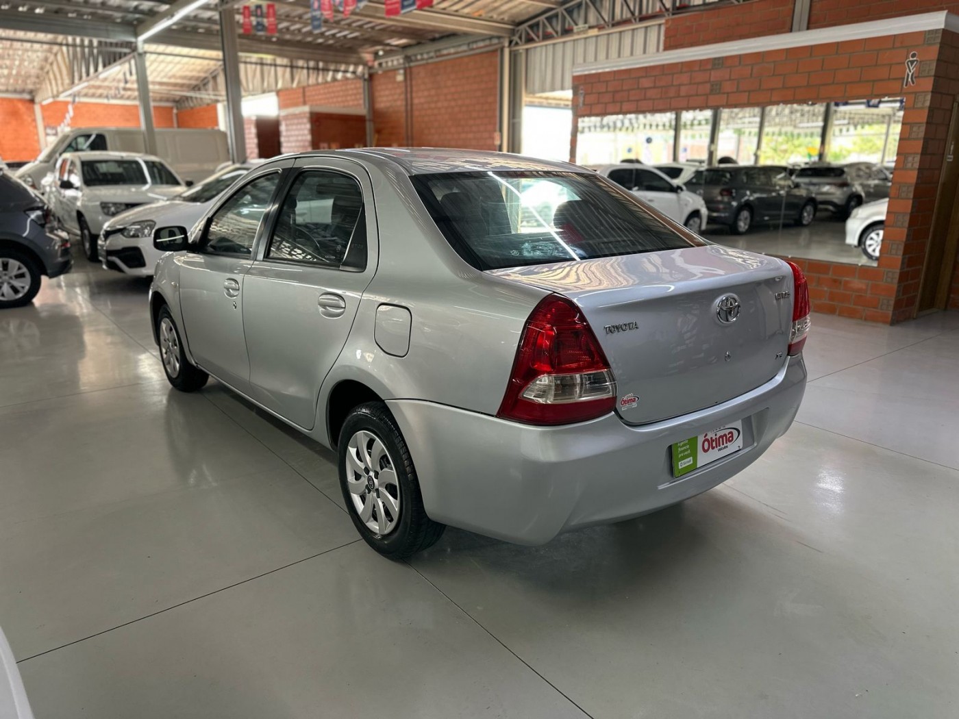 TOYOTA ETIOS XS SEDAN 1.5 - Foto 8