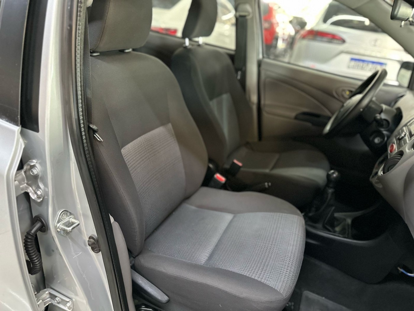 TOYOTA ETIOS XS SEDAN 1.5 - Foto 4