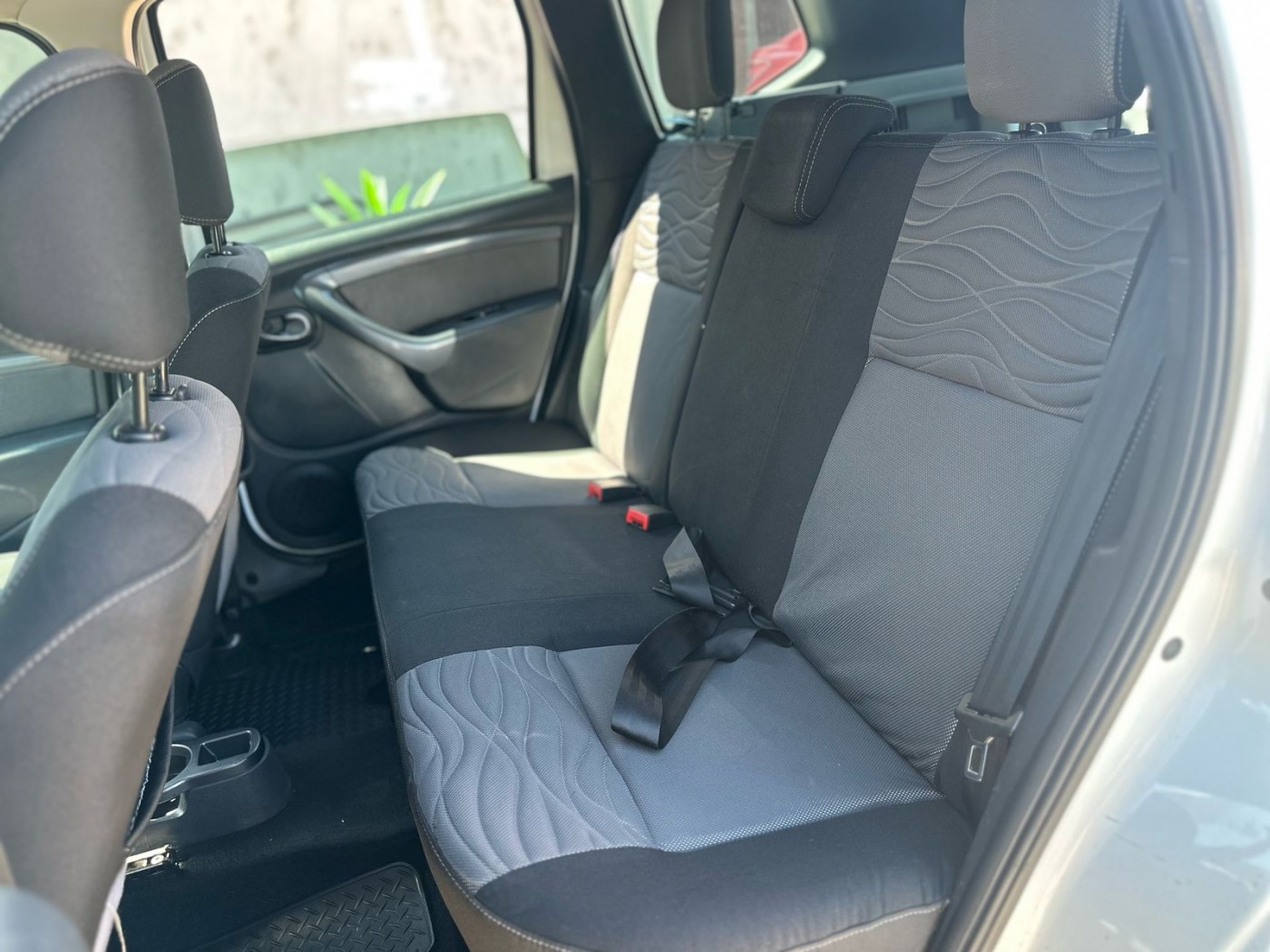 RENAULT DUSTER 2.0  - Foto 7