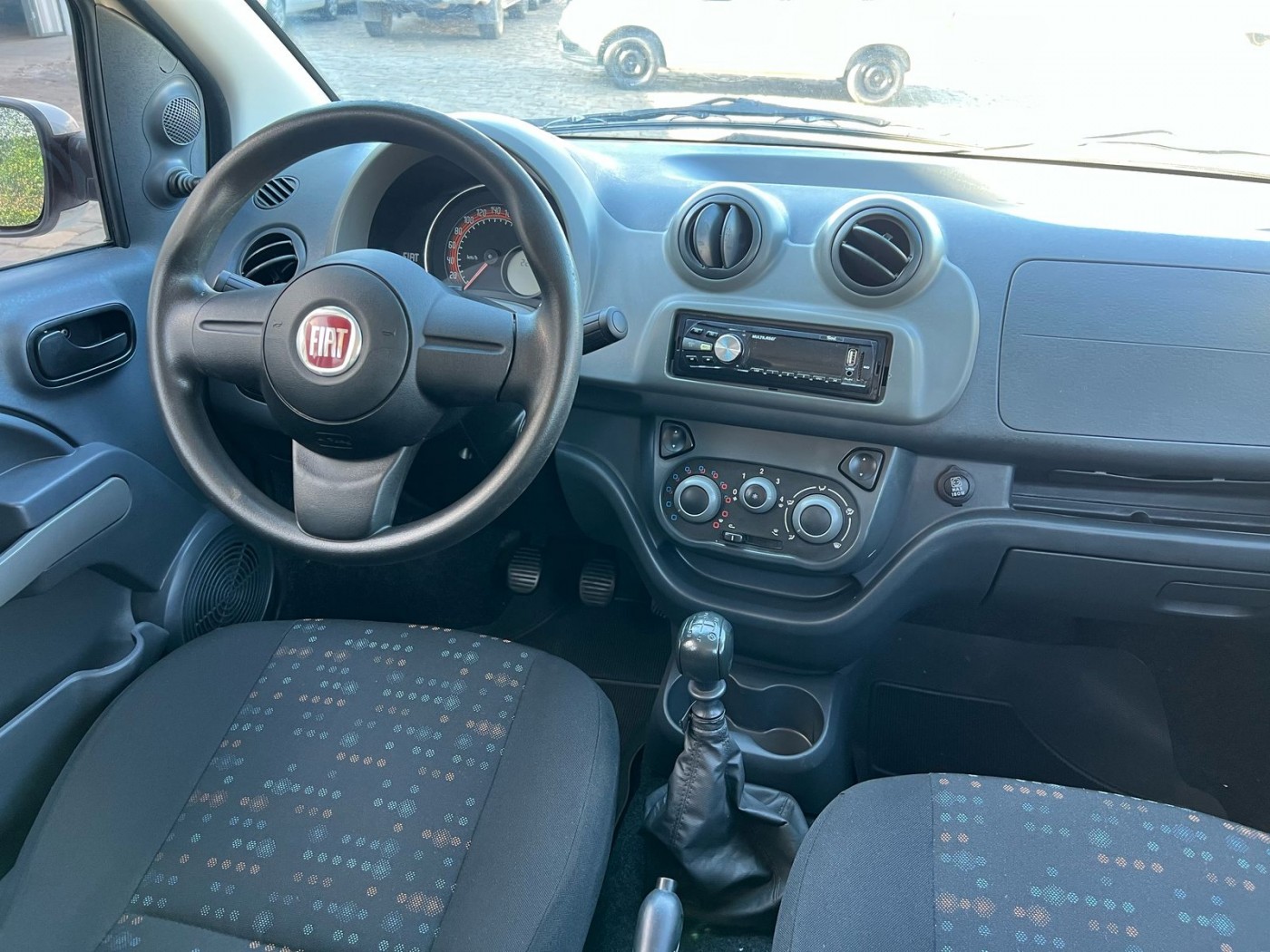 FIAT UNO VIVACE 1.0 2016 - Foto 4