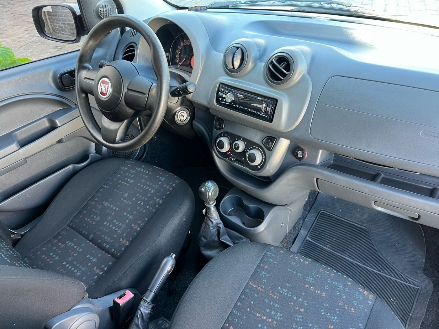 FIAT UNO VIVACE 1.0 2016 - Foto 3