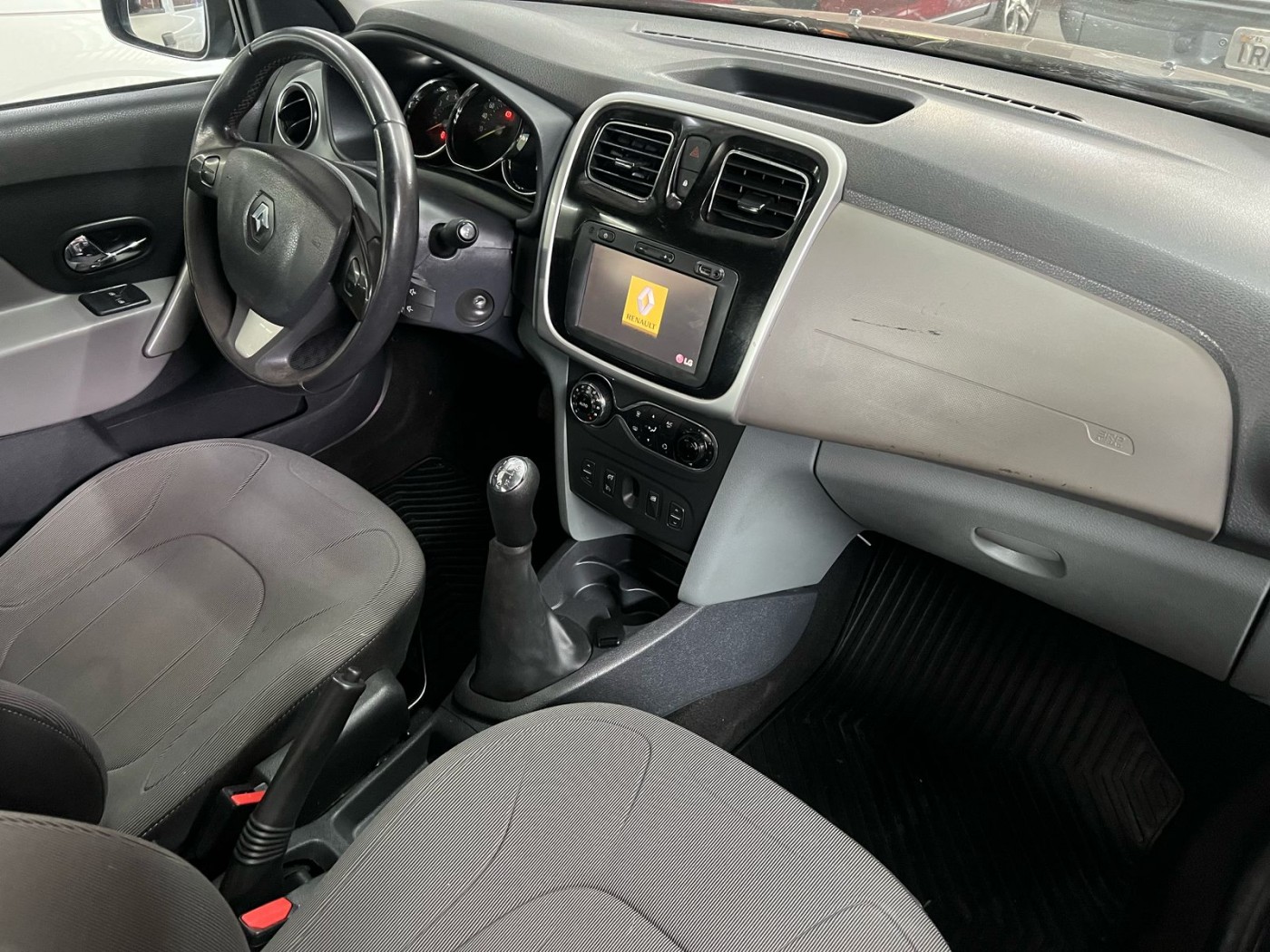 RENAULT LOGAN DYNAMIQUE 1.6 2016 - Foto 3