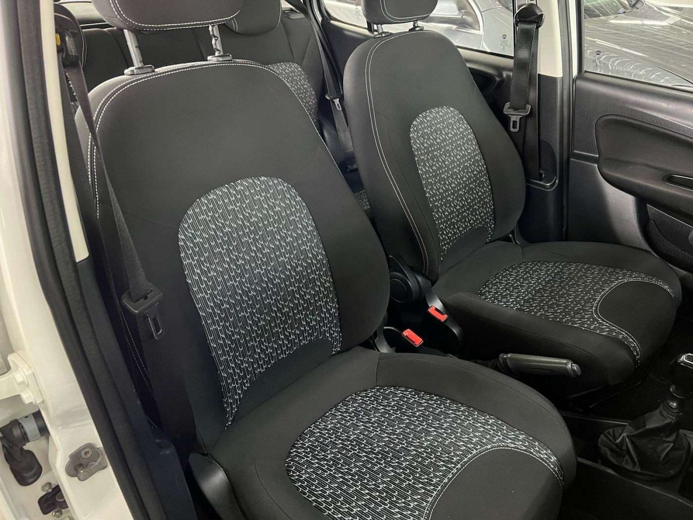 FIAT UNO ATTRACTIVE 1.0 2021 - Foto 5