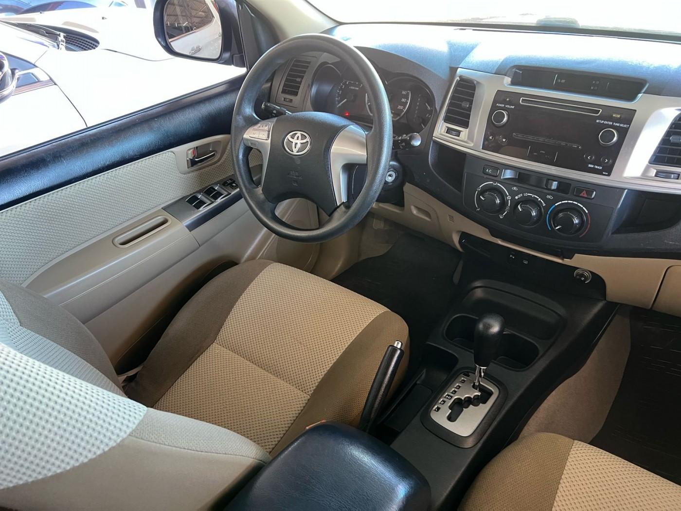 TOYOTA HILUX SW4 SR FLEX 2015 - Foto 6
