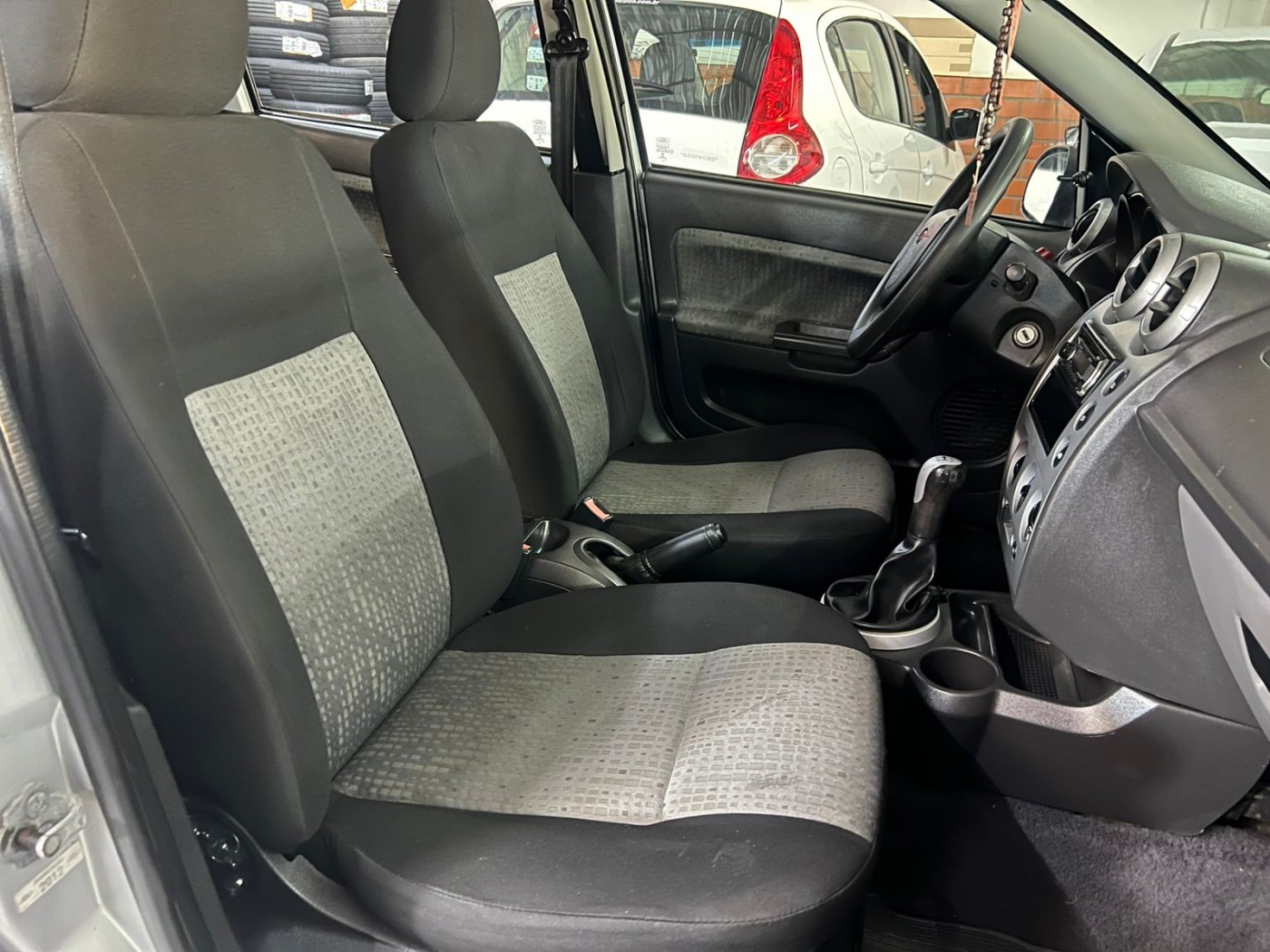 FORD FIESTA SEDAN 1.6 2013 - Foto 5