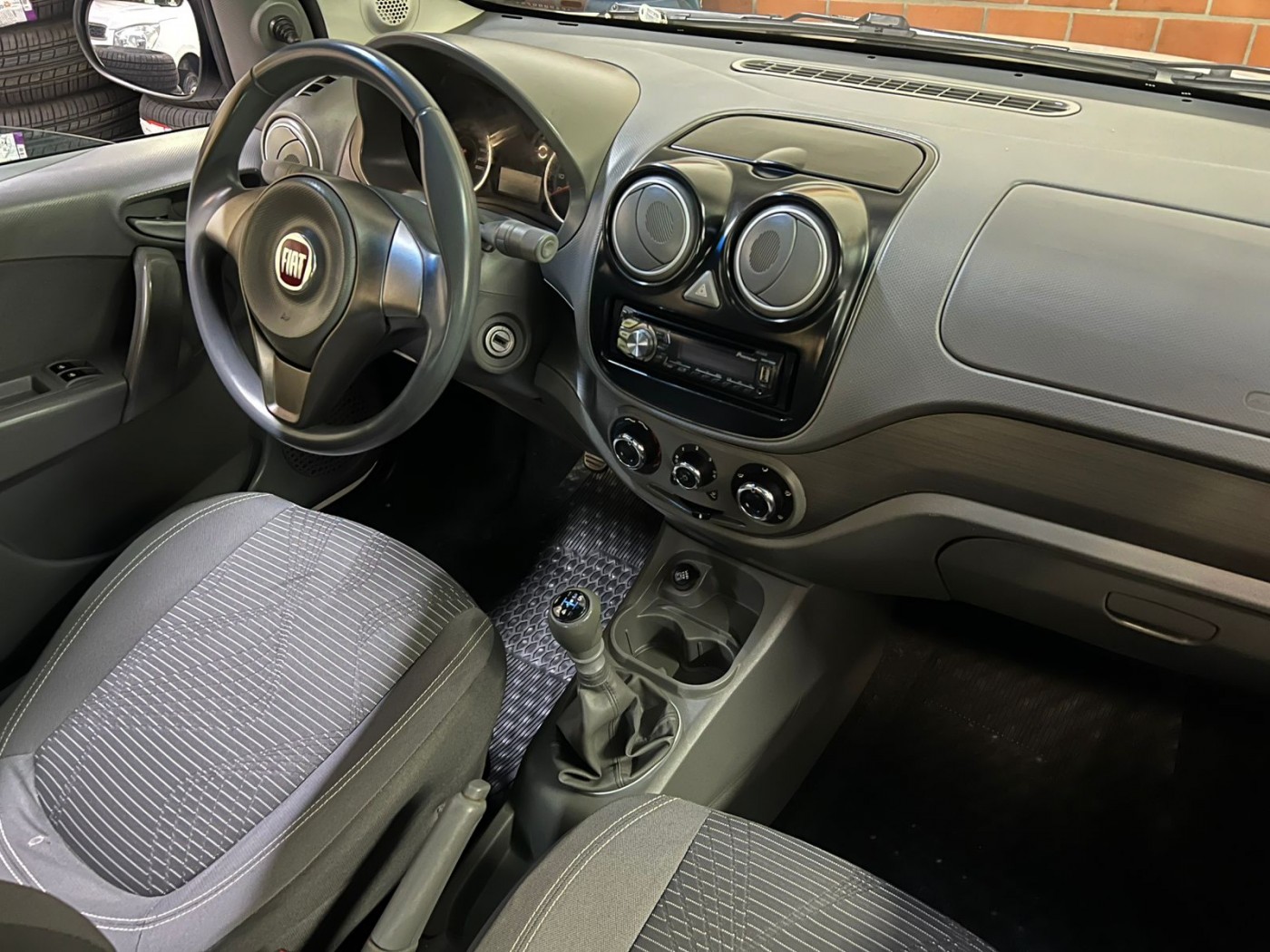 FIAT PALIO ATTRACTIVE 1.0 2015 - Foto 3