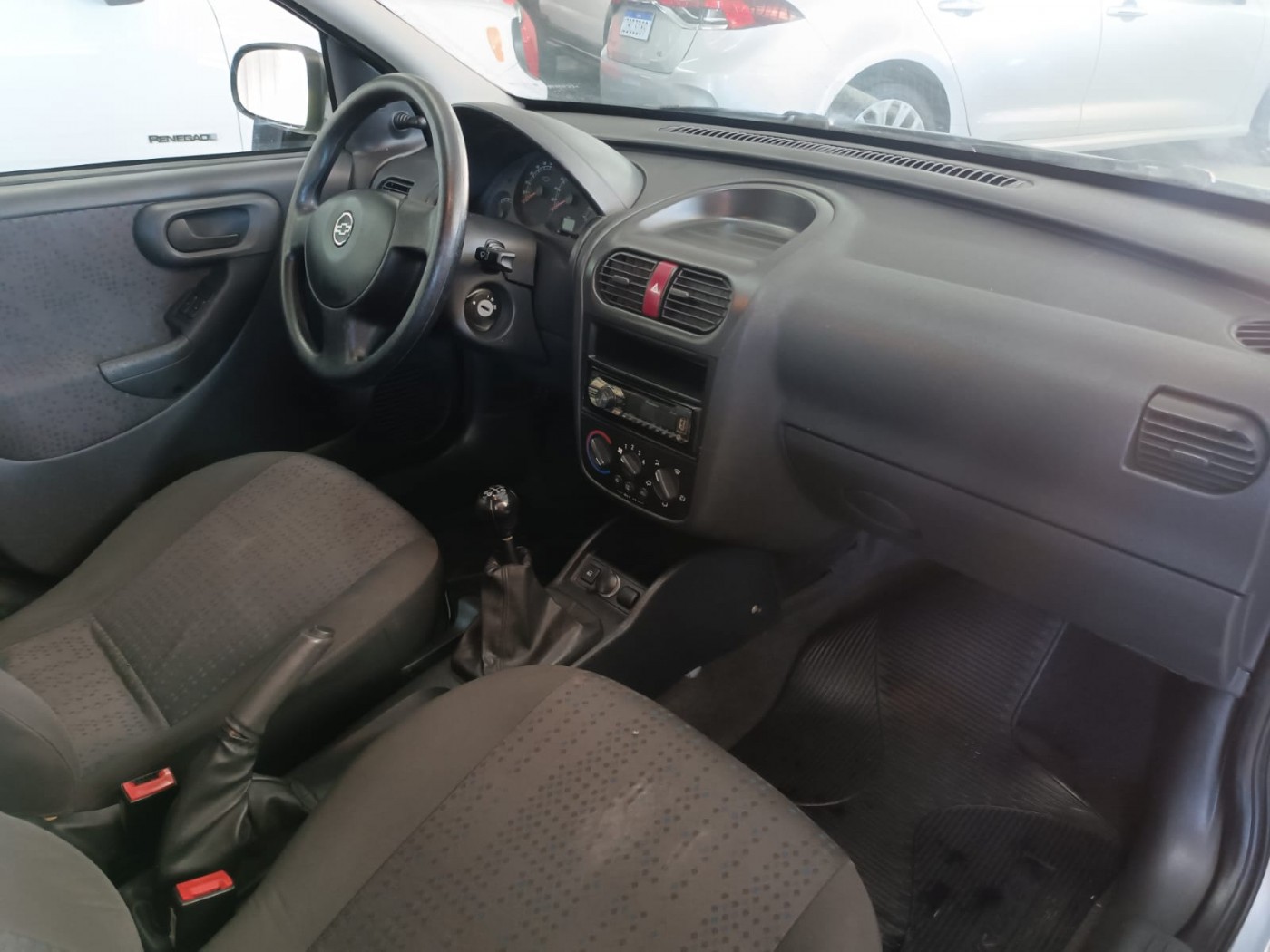 GM CORSA HATCH 1.4 UNICO DONO - Foto 4
