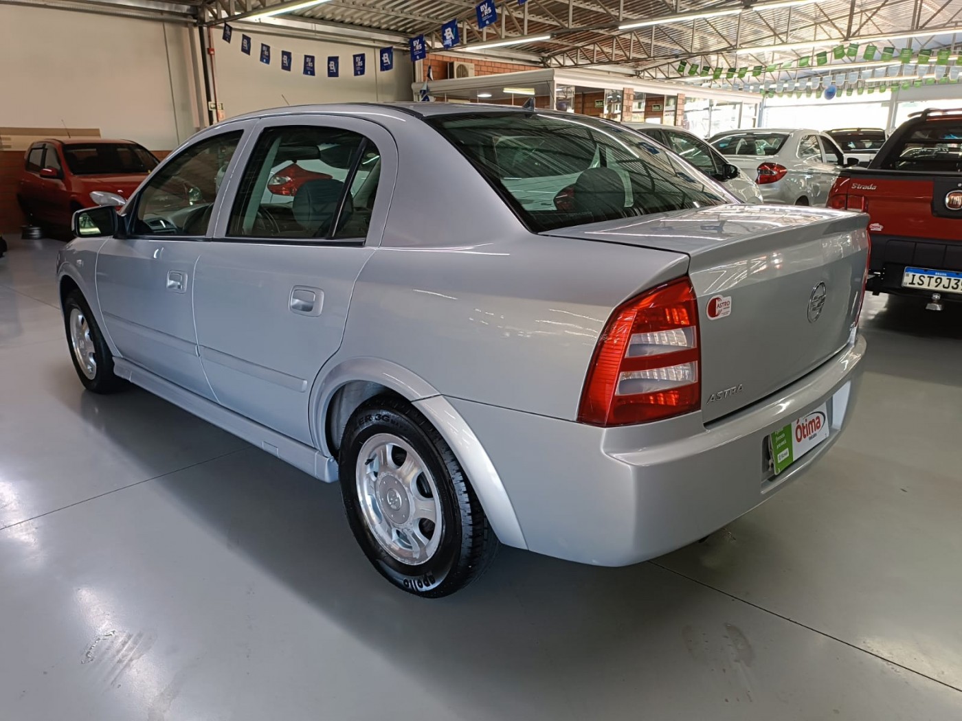 GM ASTRA SEDAN 2.0 - Foto 8