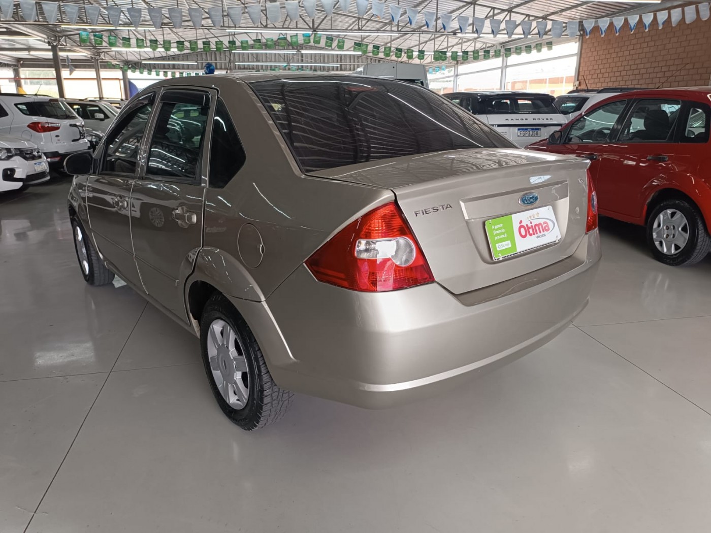 FORD FIESTA SEDAN  1.6  - Foto 8