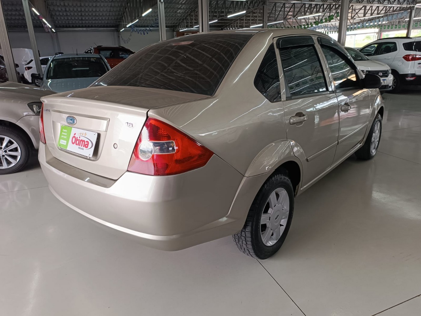 FORD FIESTA SEDAN  1.6  - Foto 7