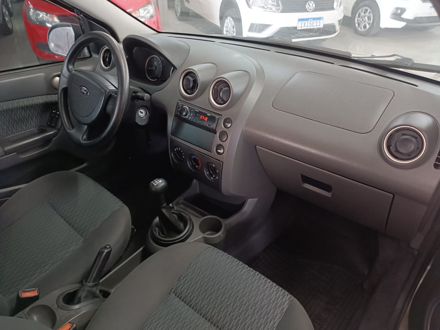 FORD FIESTA SEDAN  1.6  - Foto 5