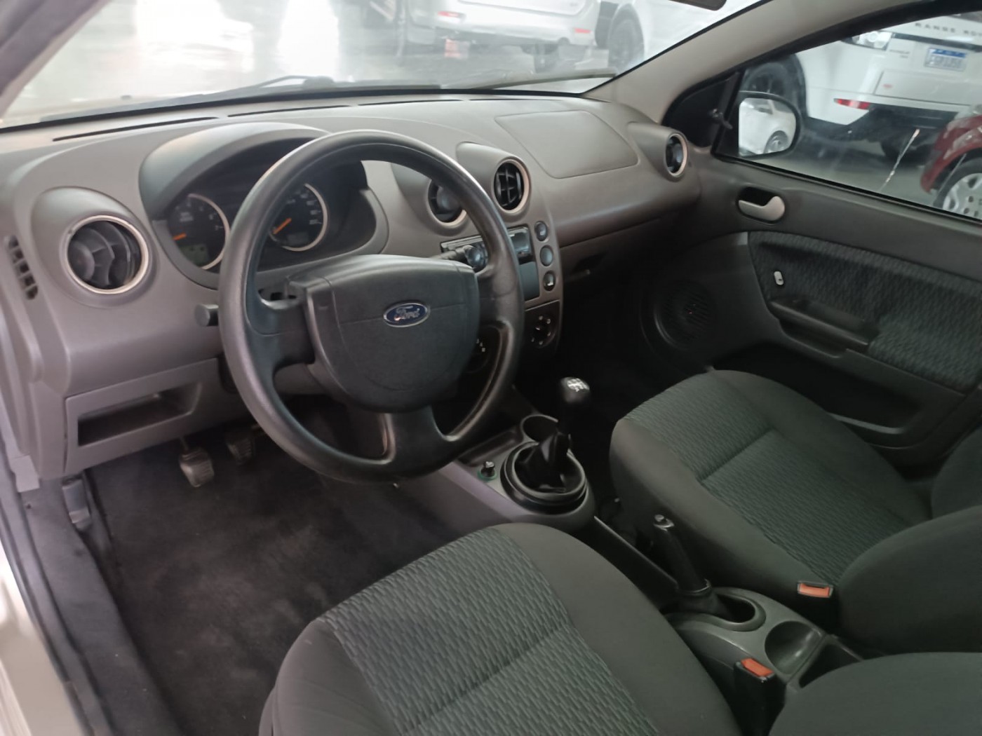 FORD FIESTA SEDAN  1.6  - Foto 3