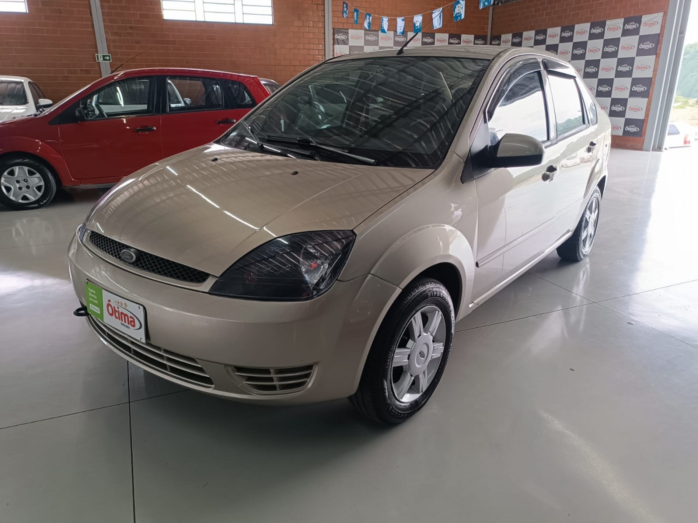 FORD FIESTA SEDAN  1.6  - Foto 1