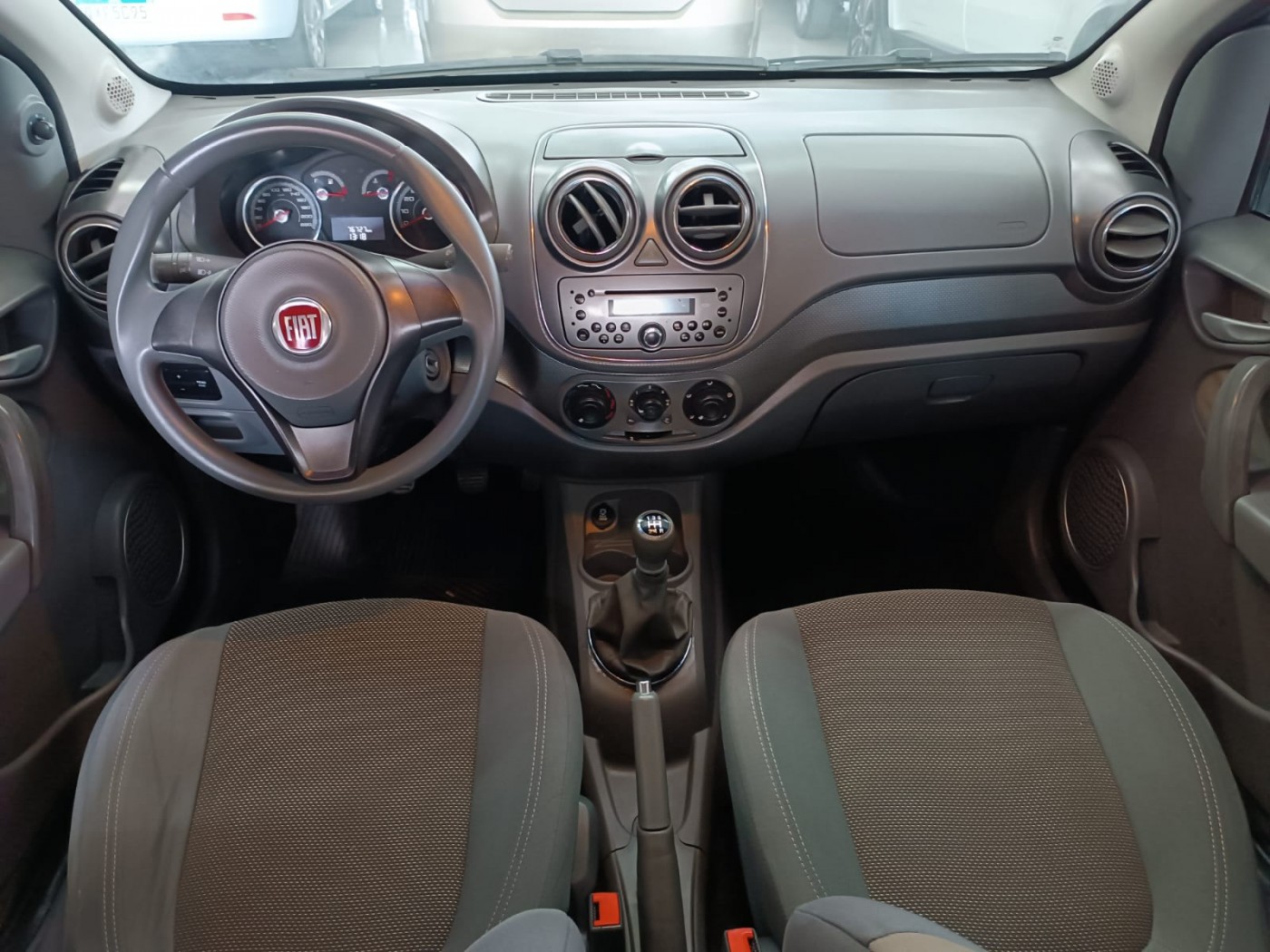 FIAT PALIO ESSENCE 1.6 - Foto 4
