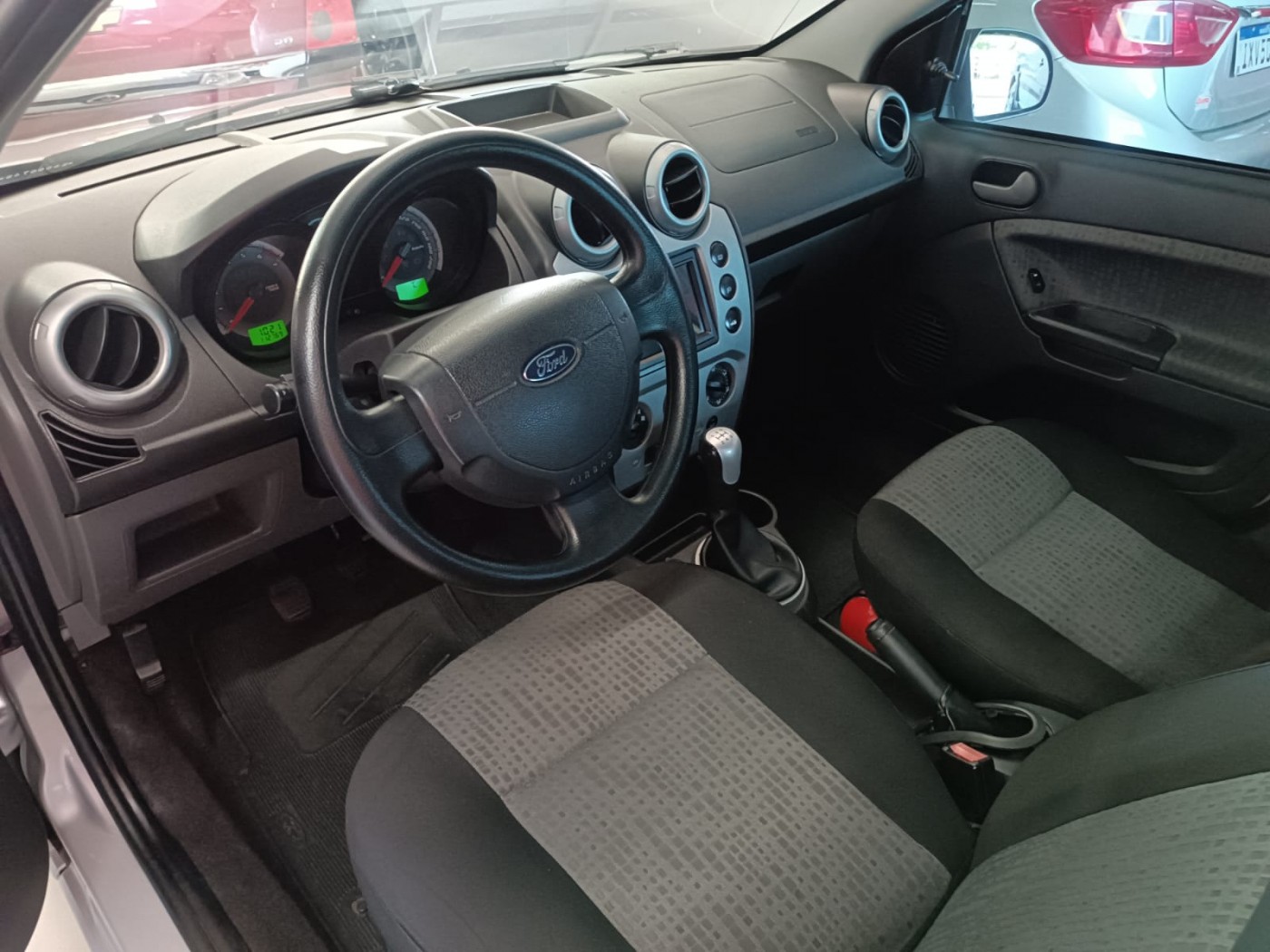 FORD FIESTA SEDAN 1.6 - Foto 3