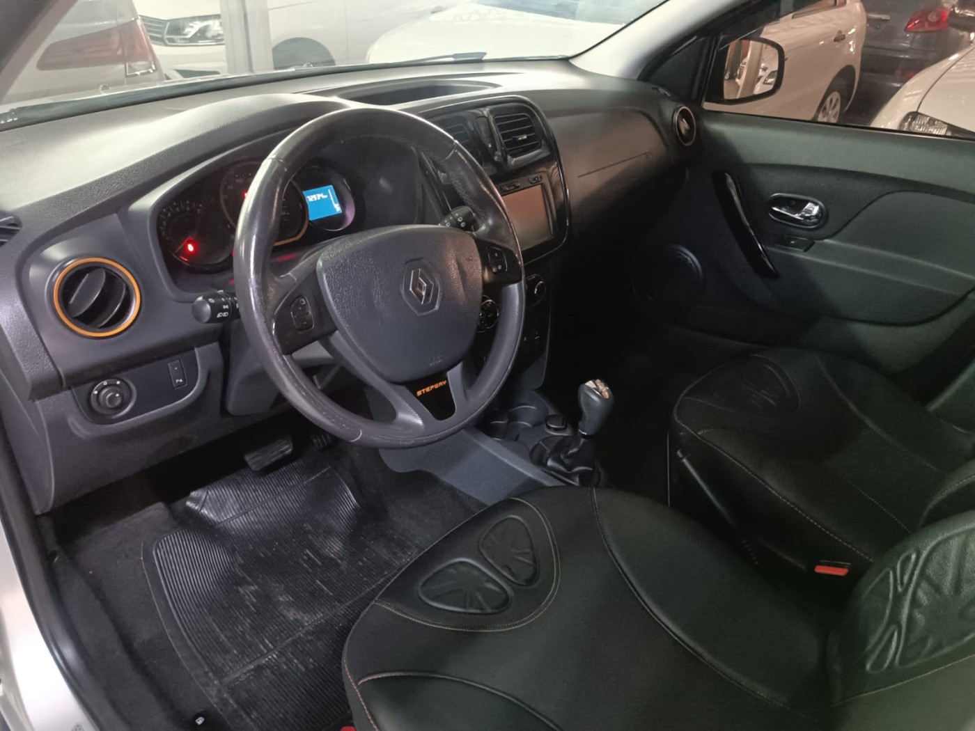 RENAULT SANDERO STEPWAY 1.6 AUTOMATICO - Foto 3