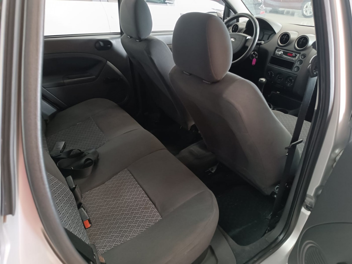 FORD FIESTA SEDAN 1.6 - Foto 6