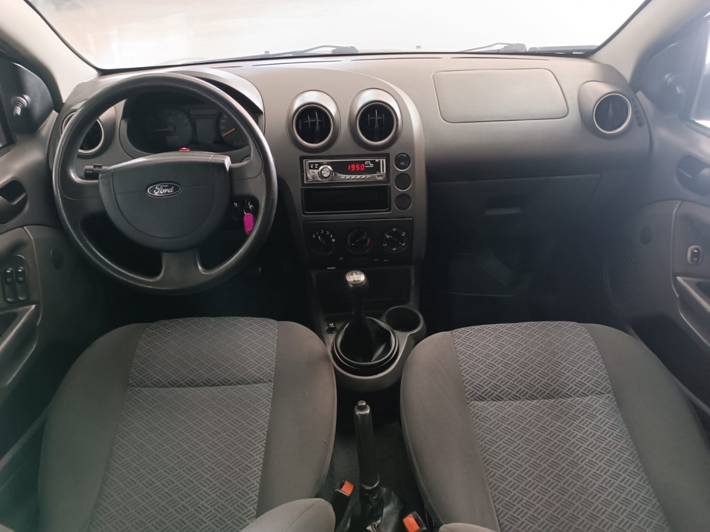 FORD FIESTA SEDAN 1.6 - Foto 4