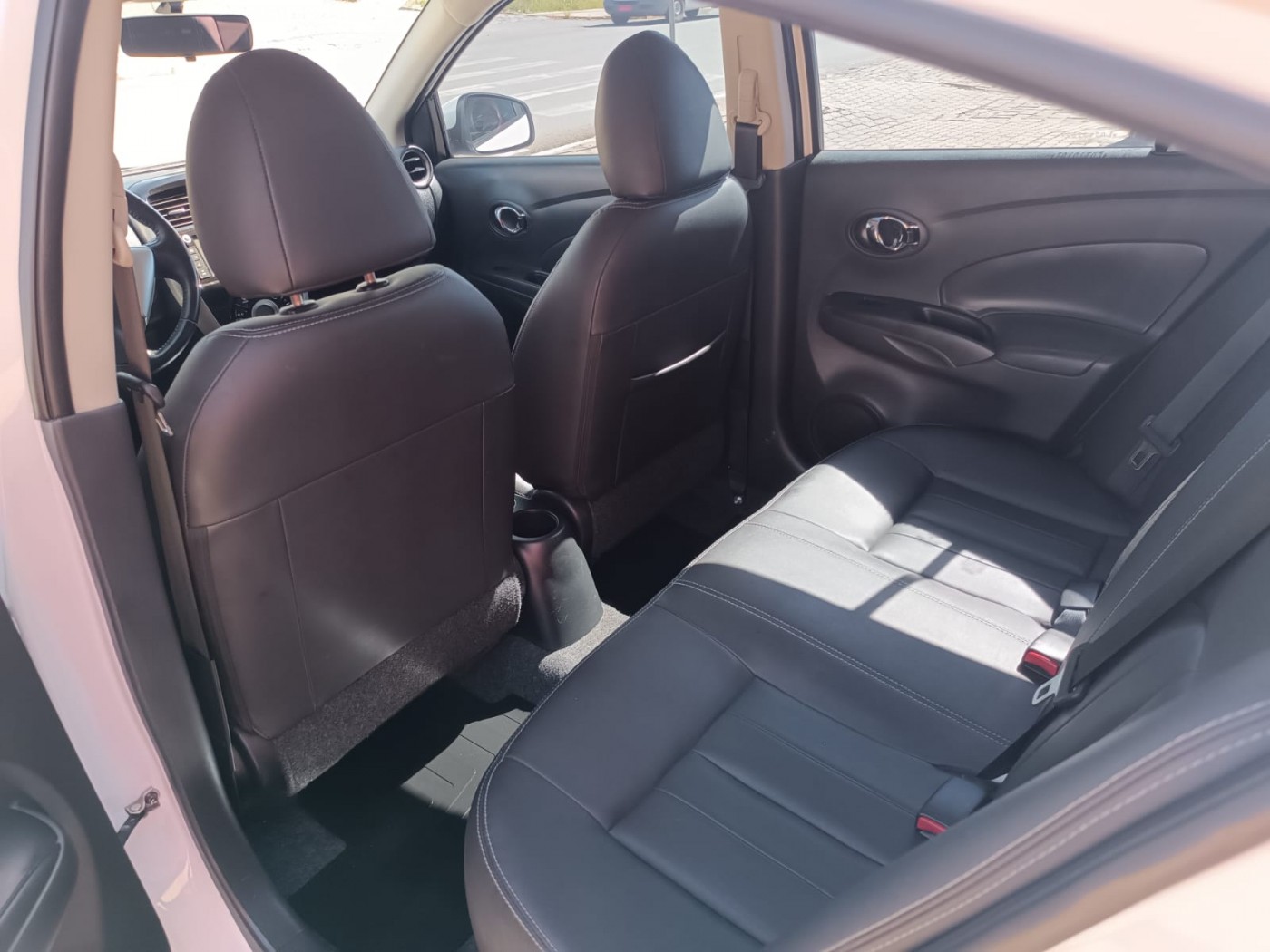 NISSAN VERSA SL 1.6 - Foto 6