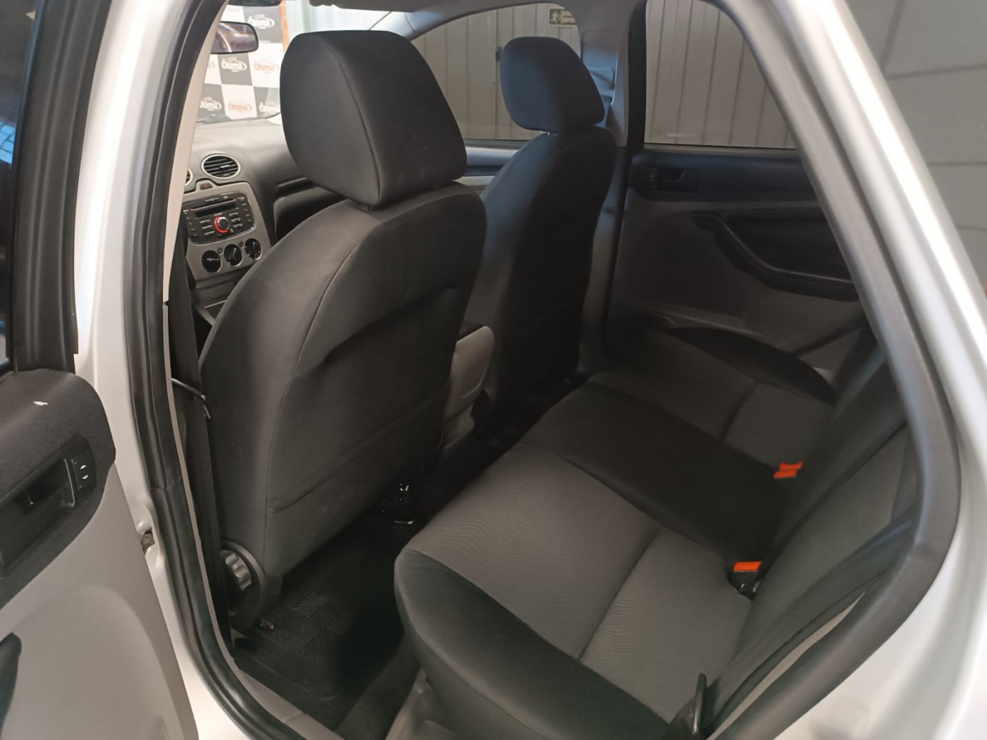 FORD FOCUS SEDAN 1.6 - Foto 6