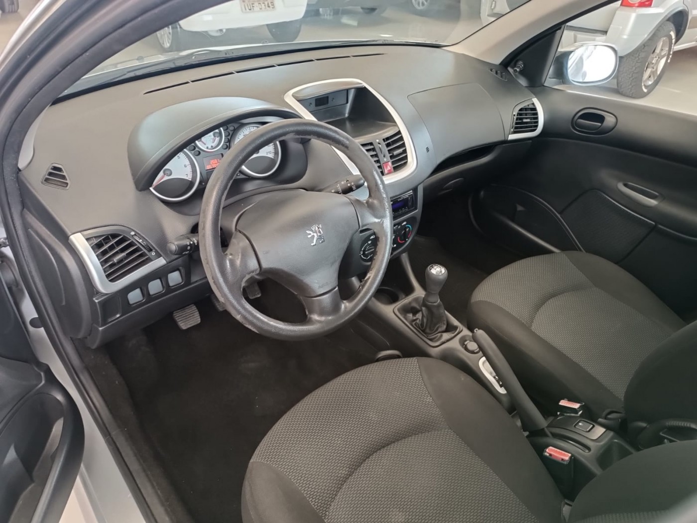 PEUGEOT 207 1.4 ACTIVE UNICO DONO  - Foto 3