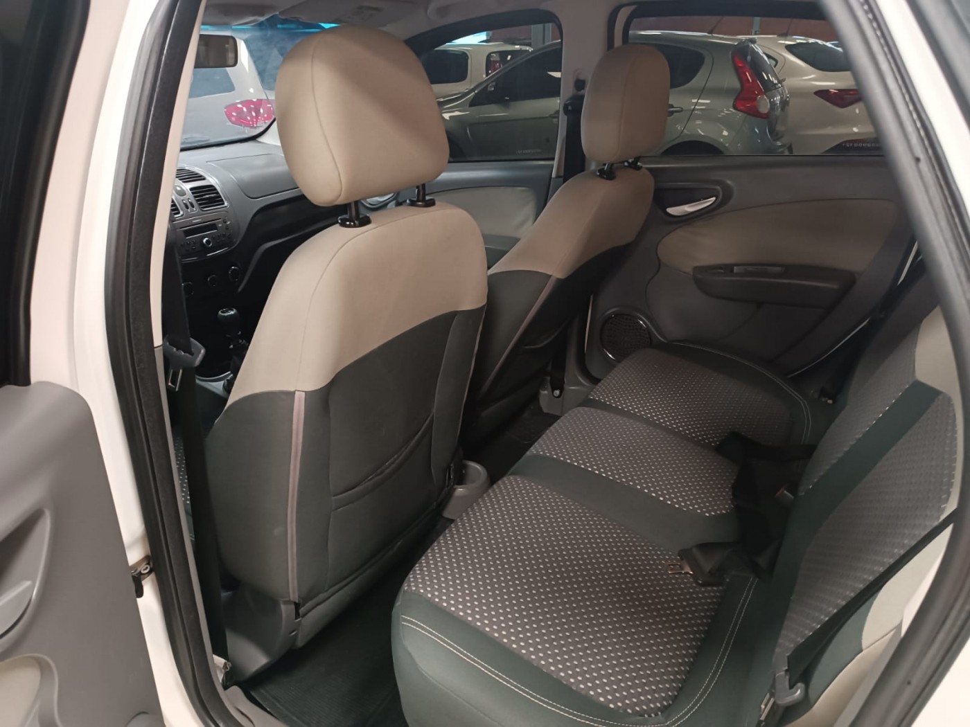 FIAT GRAN SIENA ESSENCE 1.6 - Foto 6