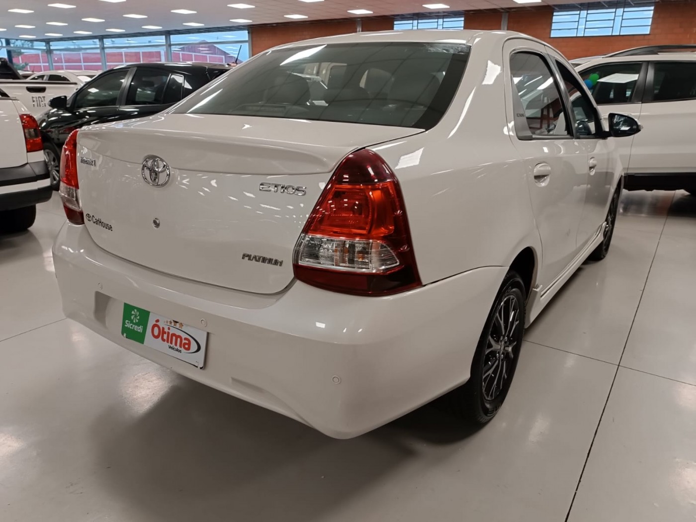 TOYOTA ETIOS PLATINUM 1.5 - Foto 7