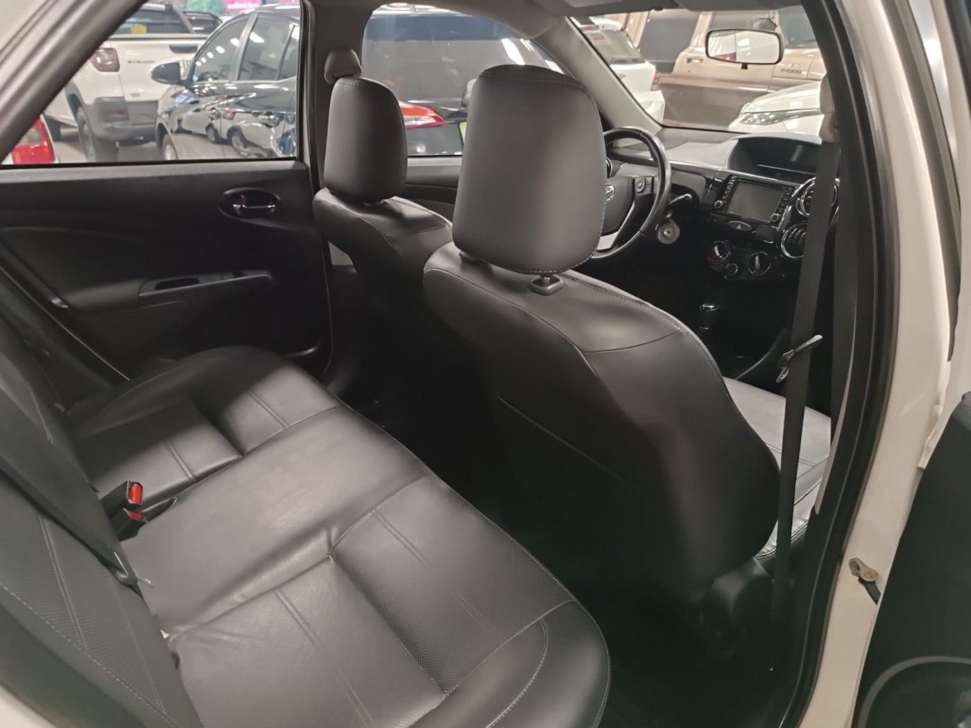 TOYOTA ETIOS PLATINUM 1.5 - Foto 6