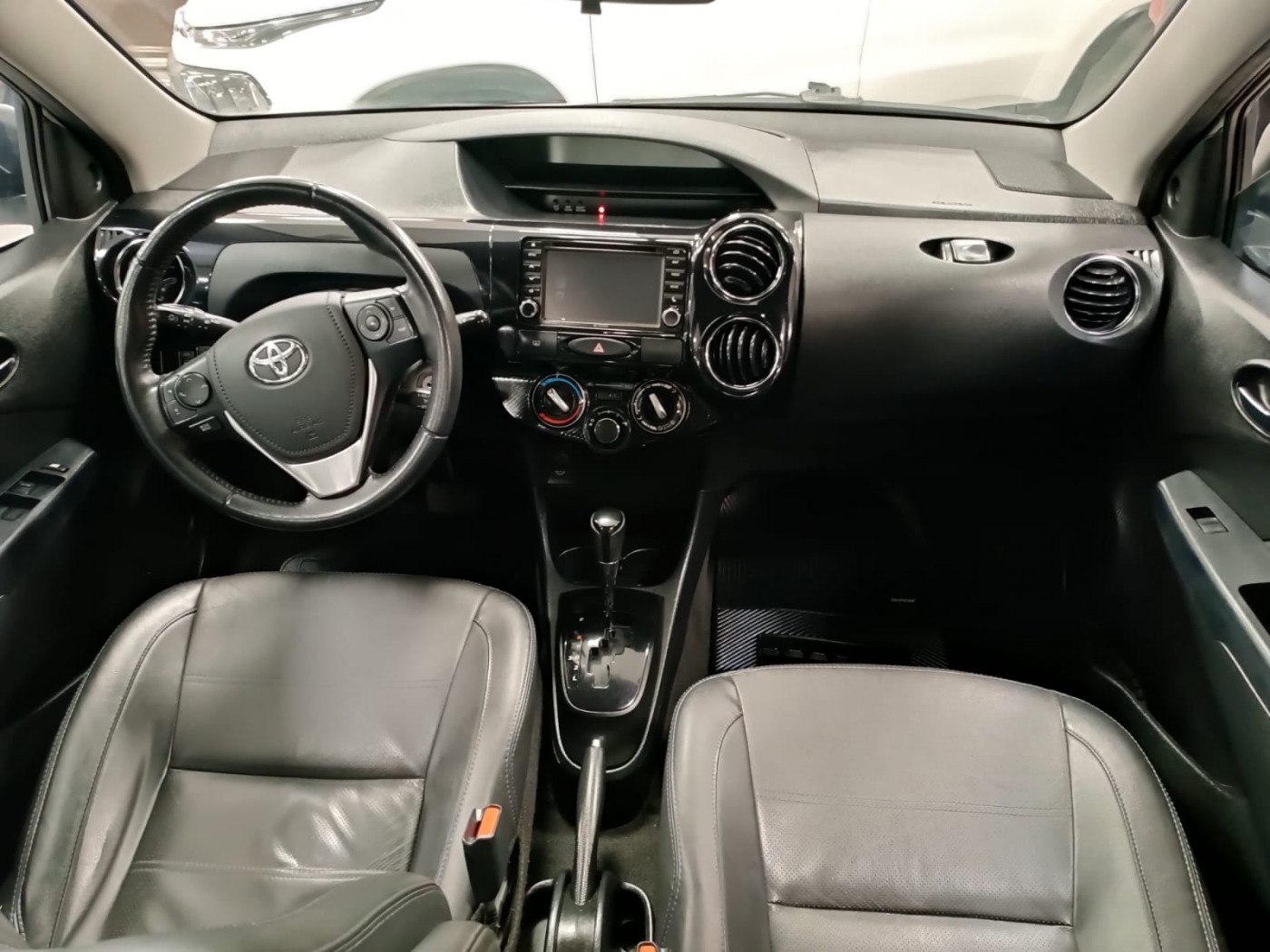 TOYOTA ETIOS PLATINUM 1.5 - Foto 5
