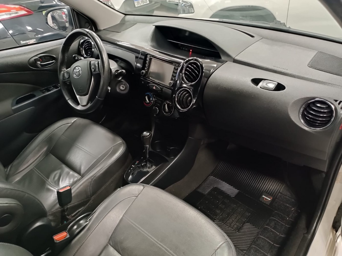 TOYOTA ETIOS PLATINUM 1.5 - Foto 4