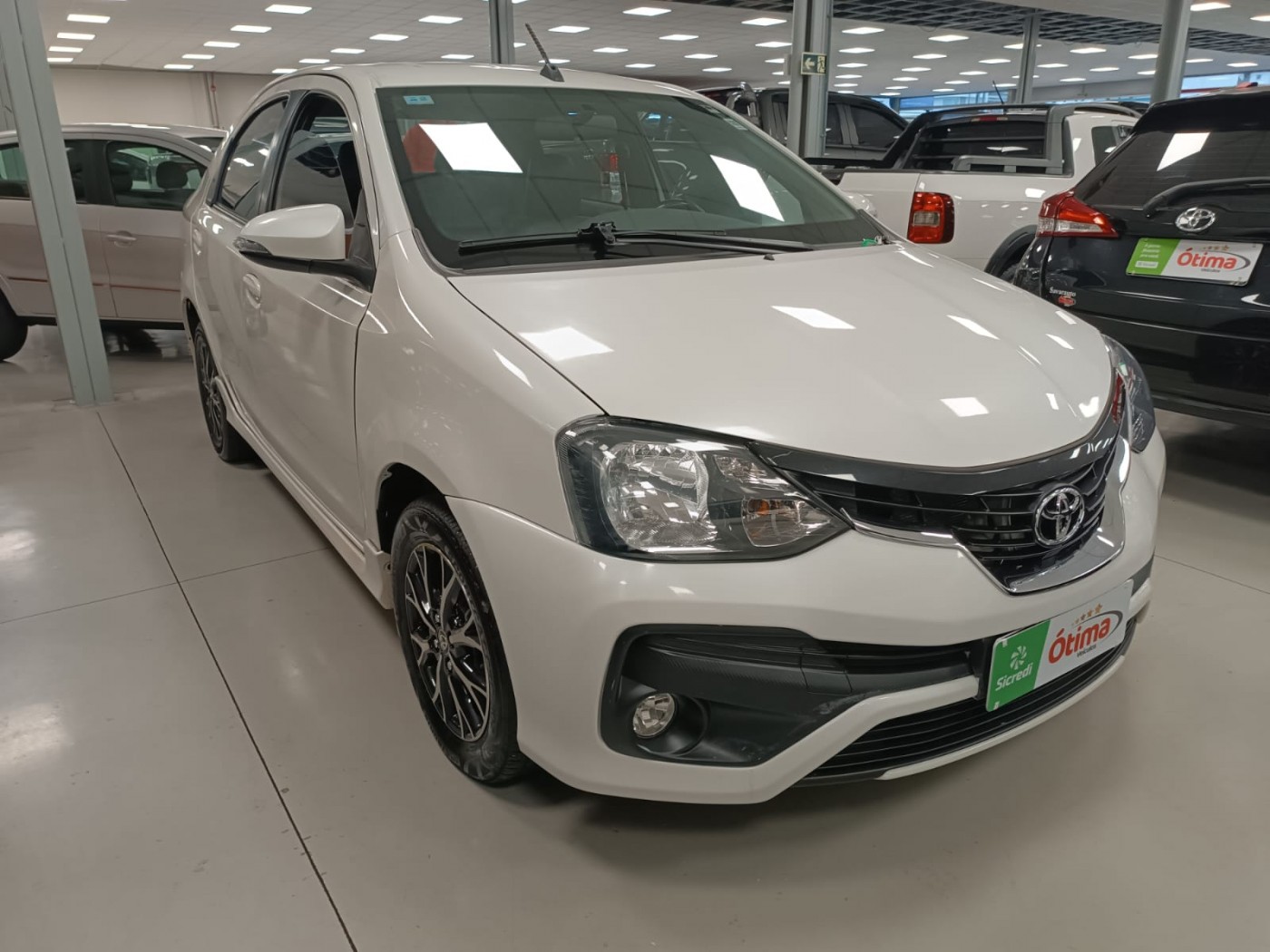 TOYOTA ETIOS PLATINUM 1.5 - Foto 2