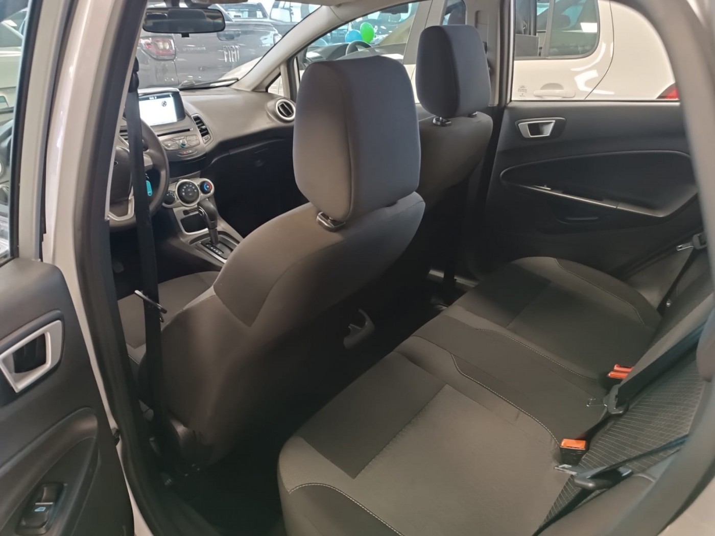 FORD NEW FIESTA 1.6  - Foto 6