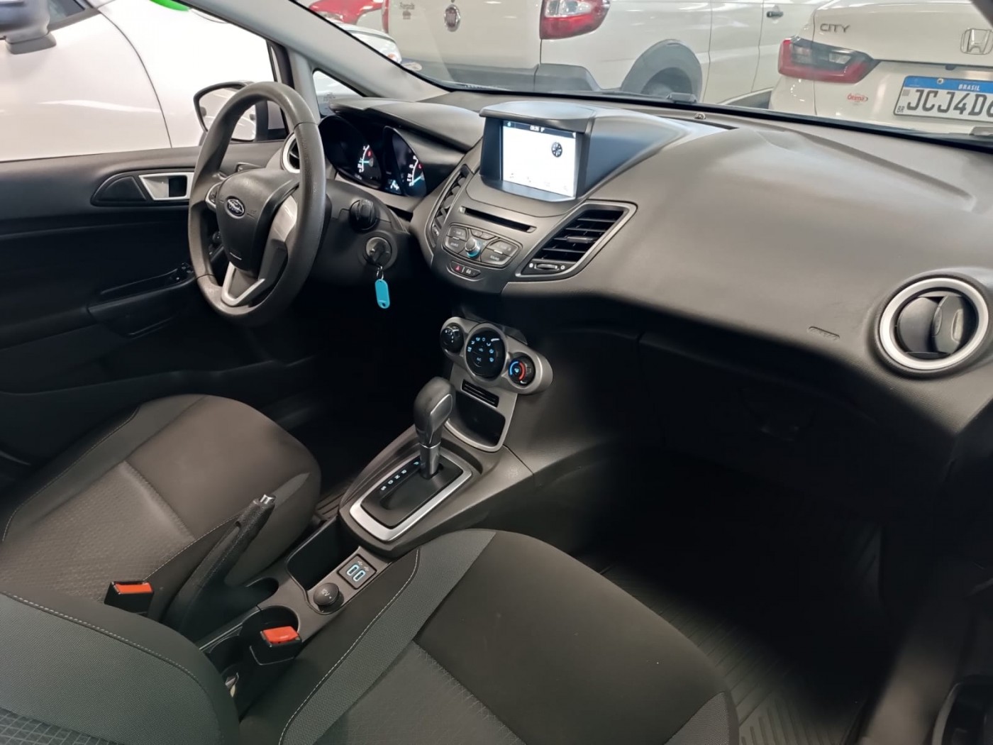 FORD NEW FIESTA 1.6  - Foto 4