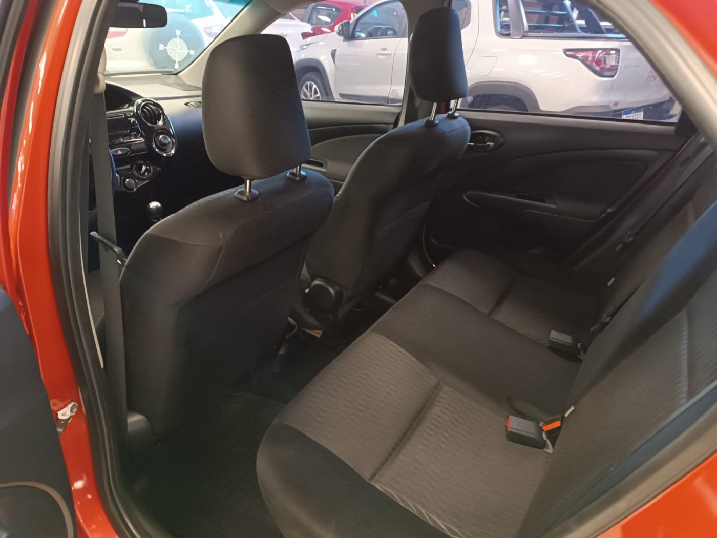 TOYOTA ETIOS XS 1.5 - Foto 6