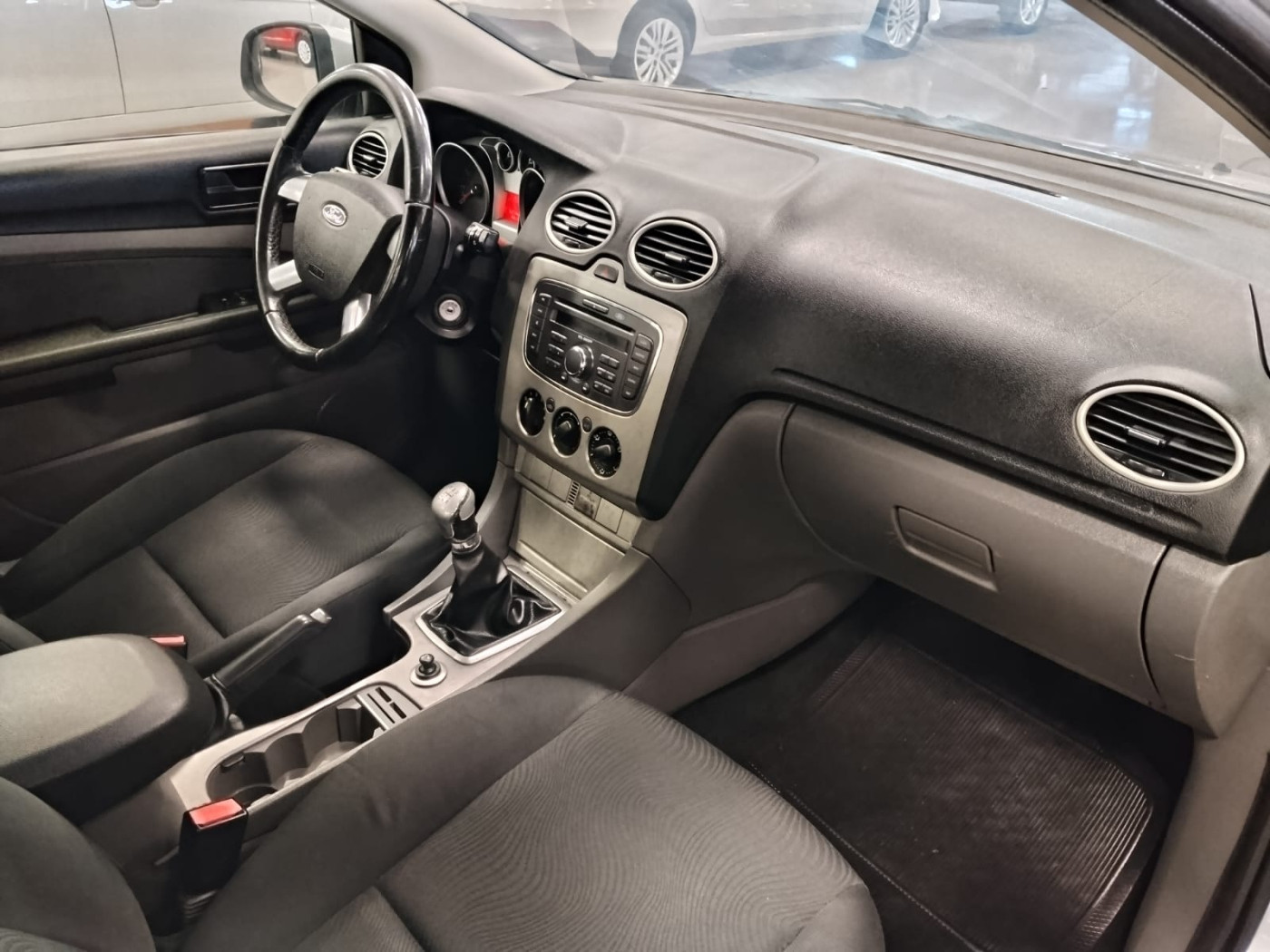 FORD FOCUS SEDAN 2.0 - Foto 4